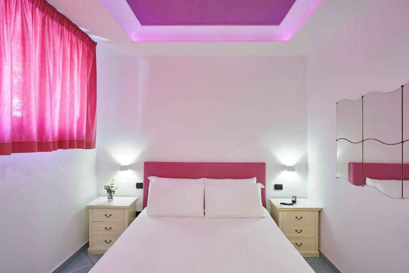 Economy Double Room image 1