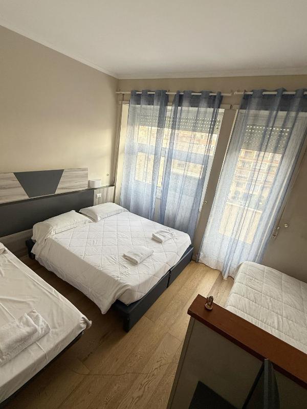 Classic Quadruple Room image 2