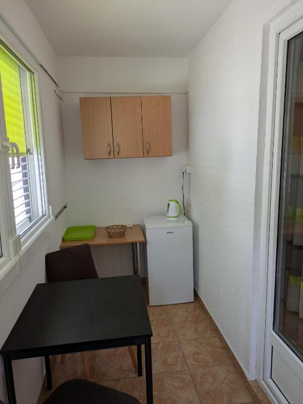 One-Bedroom Apartment image 3