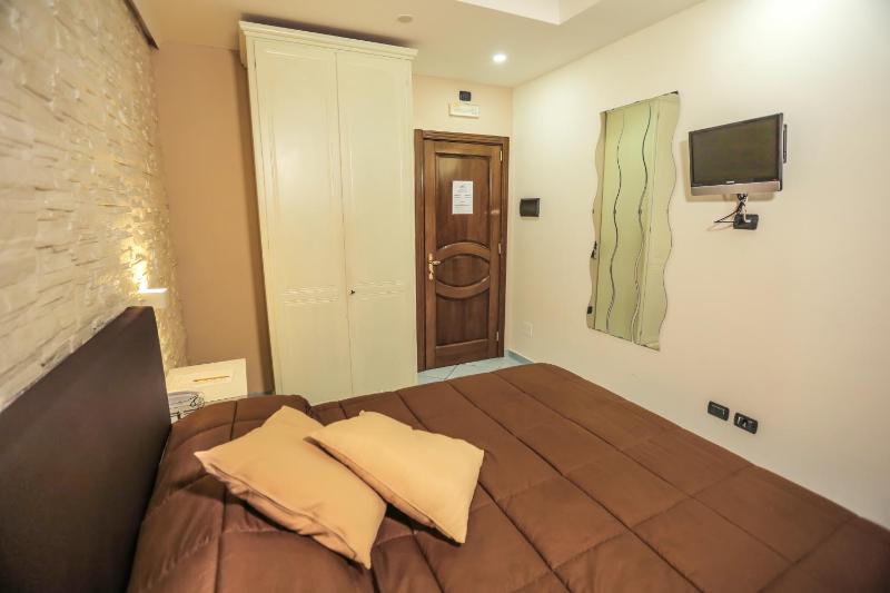 Double Room - Disability Access image 2