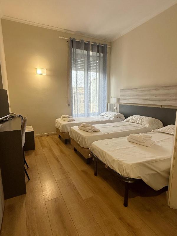 Basic Triple Room image 4