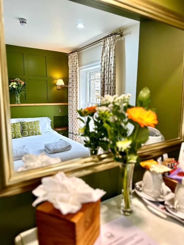 Double Room image 3