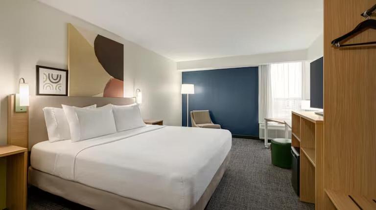 King Room image 2