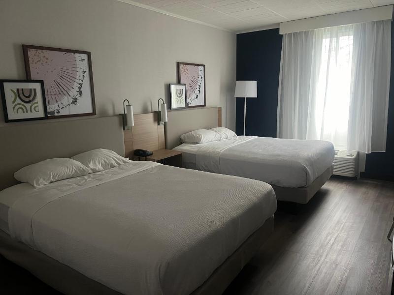 Queen Room image 2