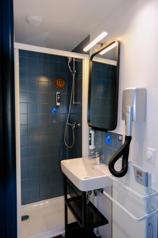 Bed in 6-Bed Mixed Dormitory Room image 3