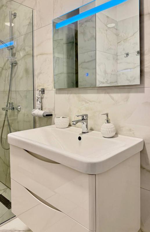 FATHOM Sea View Apartment - image 7
