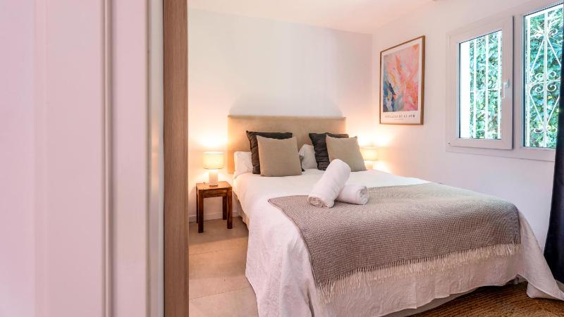 VACATION MARBELLA I Villa Jazmines 4BDR Private Pool & BBQ Golf Valley Walking Distance to Puerto Banus High-End Restaurants - image 14