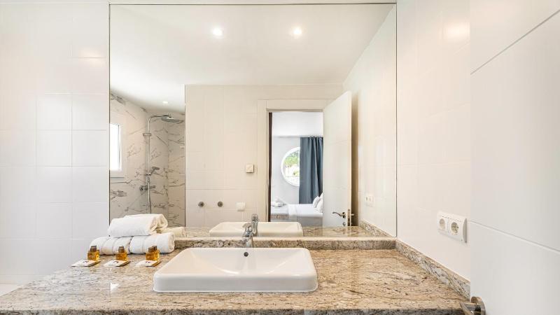 VACATION MARBELLA I Villa Jazmines 4BDR Private Pool & BBQ Golf Valley Walking Distance to Puerto Banus High-End Restaurants - image 16