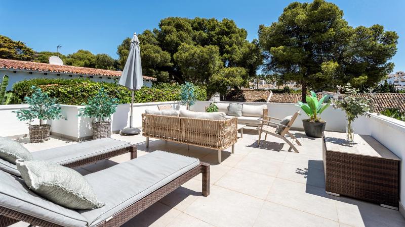 VACATION MARBELLA I Villa Jazmines 4BDR Private Pool & BBQ Golf Valley Walking Distance to Puerto Banus High-End Restaurants - image 10