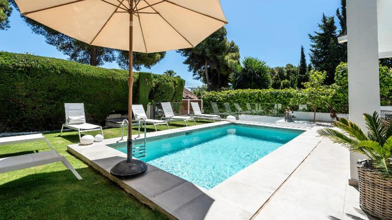 VACATION MARBELLA I Villa Jazmines 4BDR Private Pool & BBQ Golf Valley Walking Distance to Puerto Banus High-End Restaurants - image 11