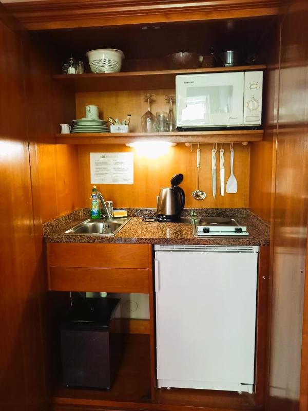 Single Room image 3