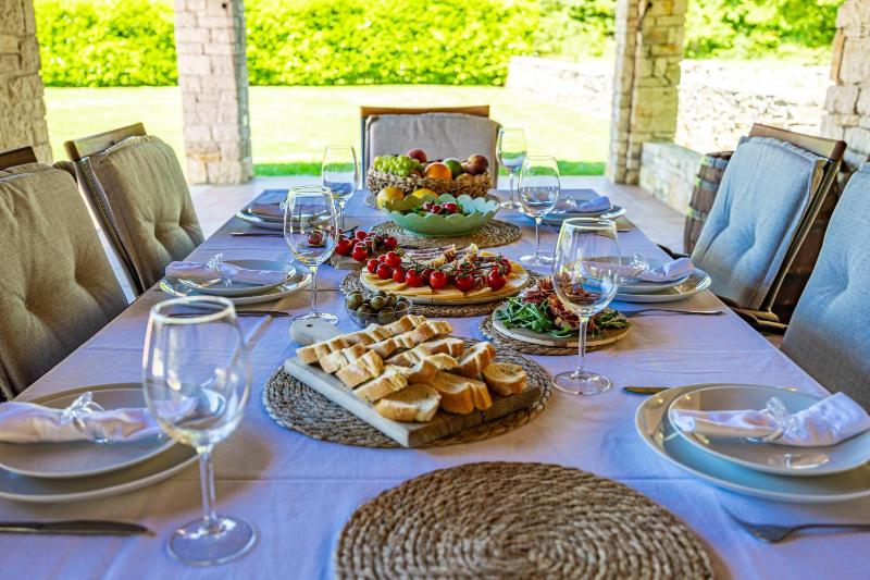 House Edera in Central Istria for 6 people with large garden and salt - water private pool - image 18