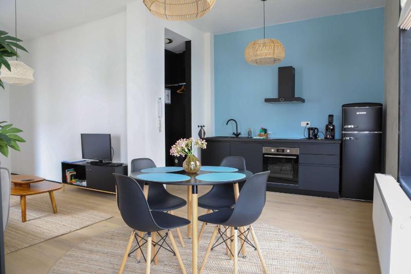 Kamiel -Belle Epoque apartment with modern comfort - image 17