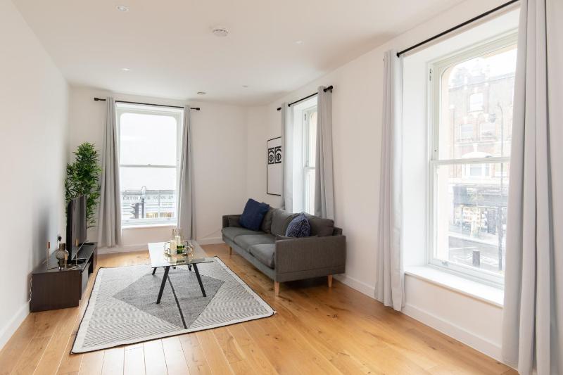 Two-Bedroom Deluxe Apartment with Balcony image 2