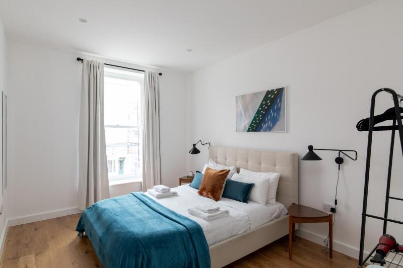 Two-Bedroom Deluxe Apartment with Balcony image 3