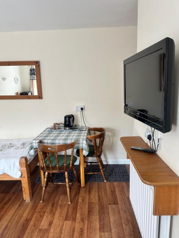 Clarendon Lodge - accommodation only - image 9