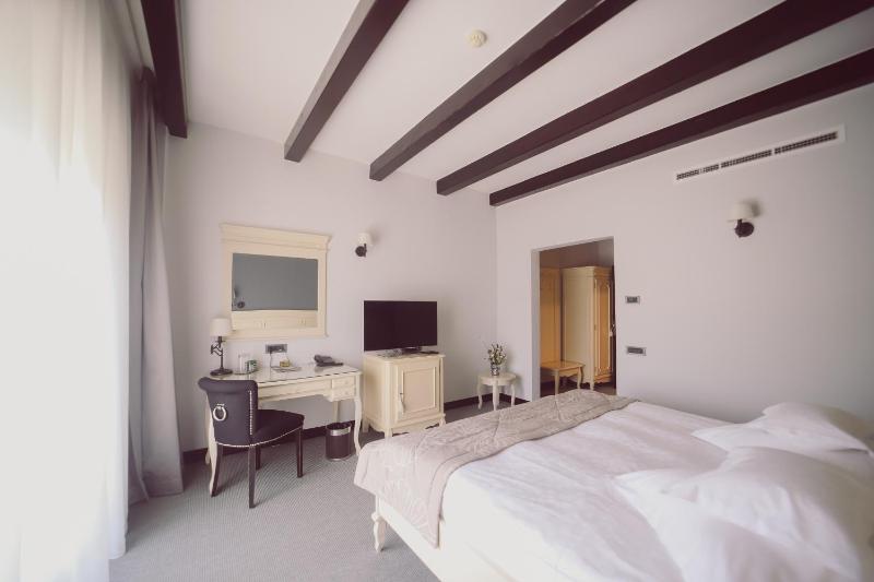 Double Room with Garden View image 2