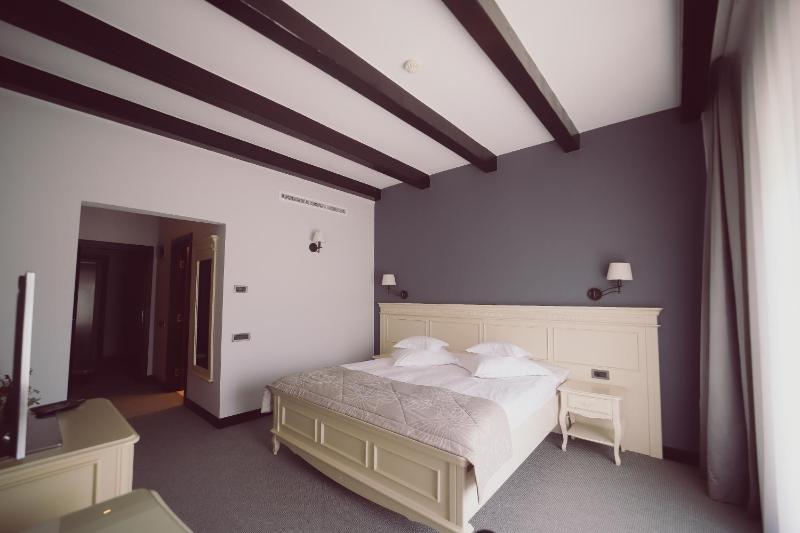 Double Room with Garden View image 3
