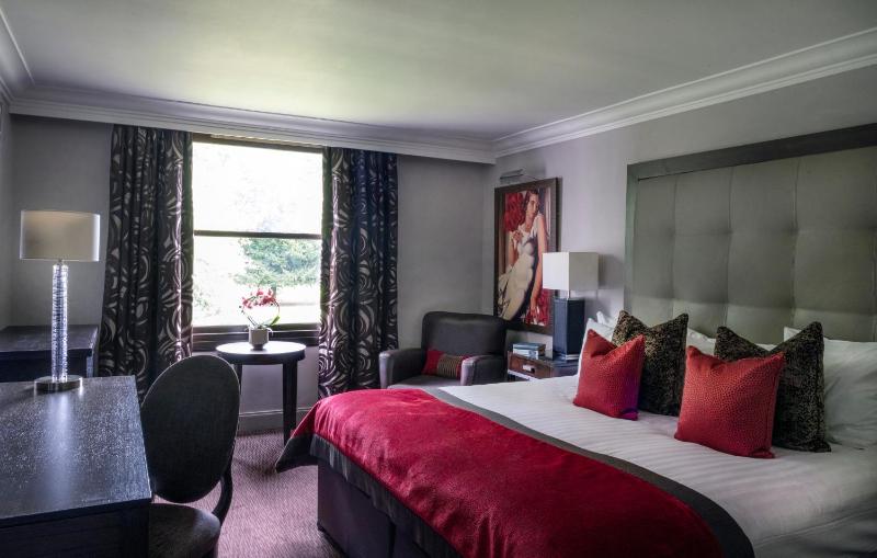 Classic Double Room image 3