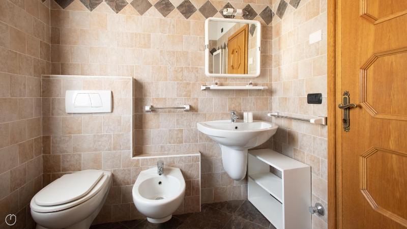 One-Bedroom Apartment image 4