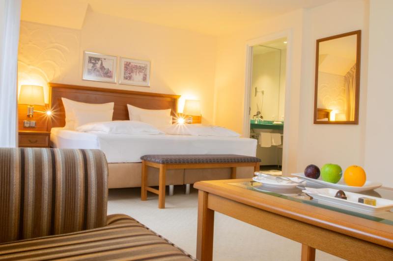 Deluxe Double Room image 2