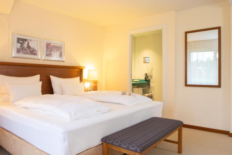 Junior Suite with Garden View image 2