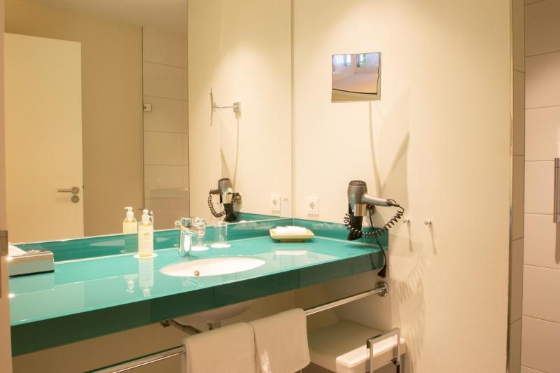 Junior Suite with Garden View image 3