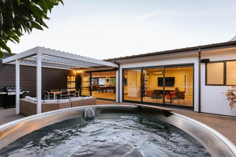 The Clearview House | Lake Views | Sleeps 9 - image 13