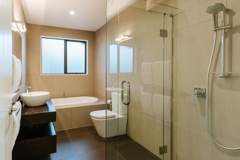 The Clearview House | Lake Views | Sleeps 9 - image 17