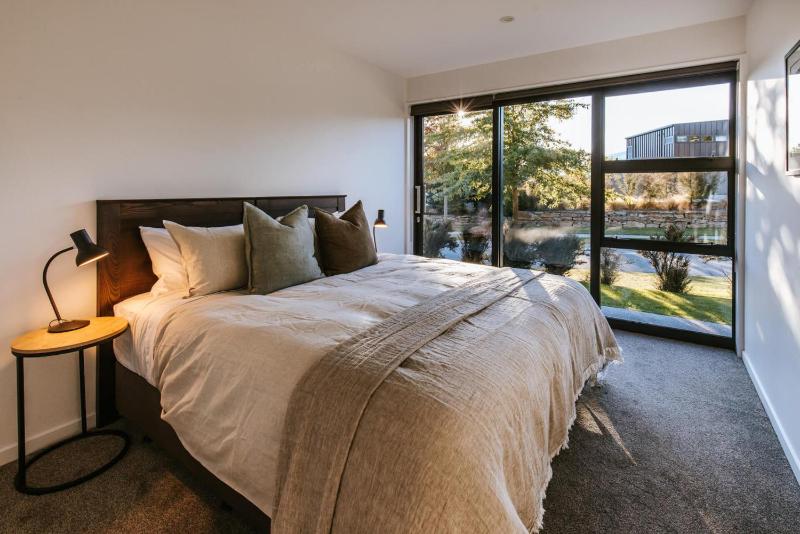 The Clearview House | Lake Views | Sleeps 9 - image 21