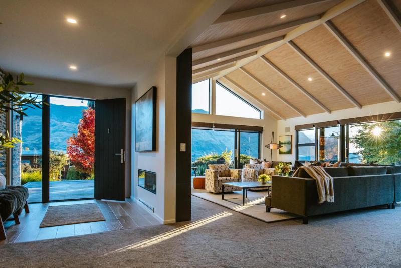 The Clearview House | Lake Views | Sleeps 9 - image 15