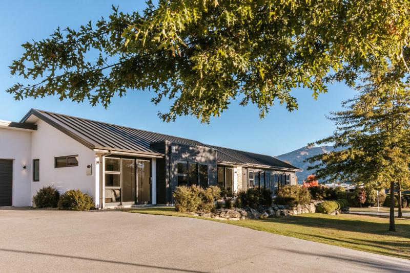 The Clearview House | Lake Views | Sleeps 9 - image 18