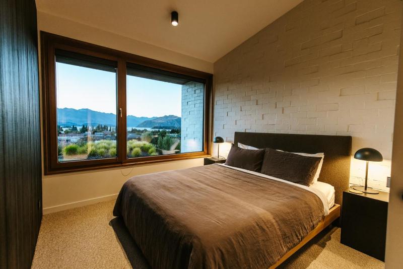 The Brick House - Stunning Lake Views - Sleeps 10 - image 5