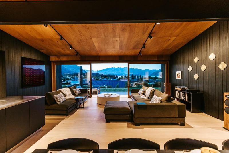 The Brick House - Stunning Lake Views - Sleeps 10 - image 18