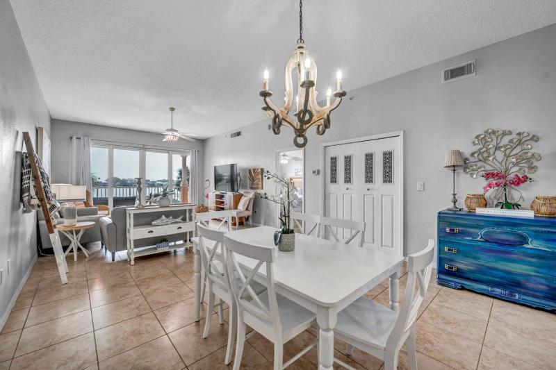 Harborview Grande Unit 207 - image 17