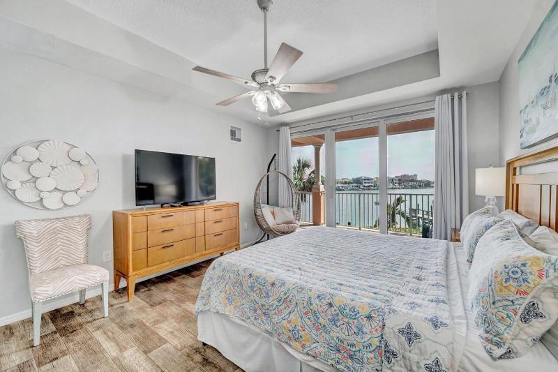 Harborview Grande Unit 207 - image 4