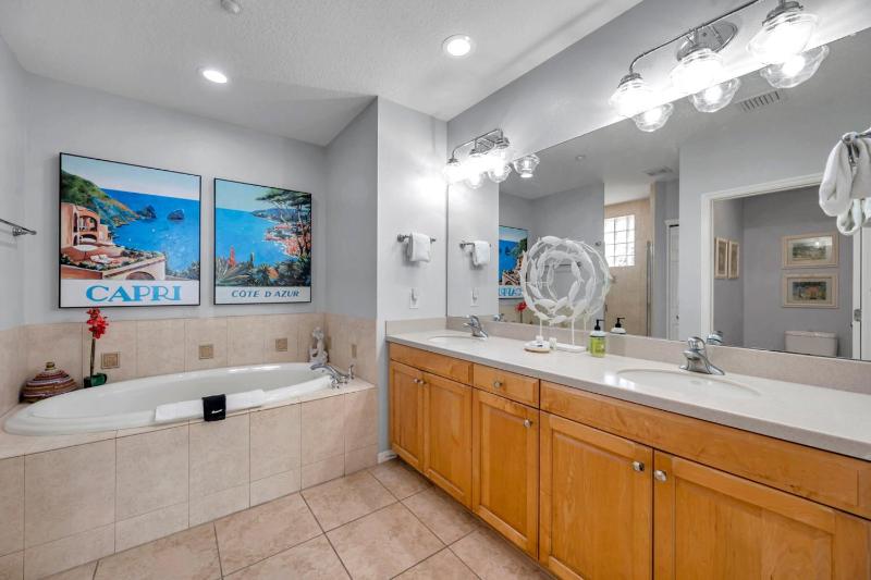 Harborview Grande Unit 207 - image 21