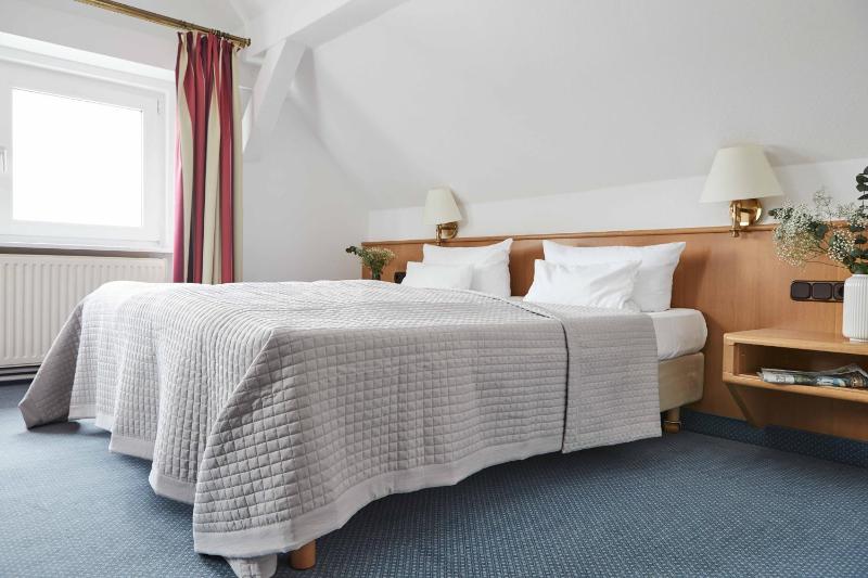 Double Room image 3