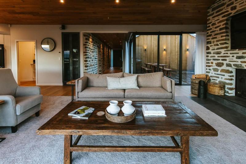Te Moana - Lake Views - Sleeps 7 - Wanaka - image 11