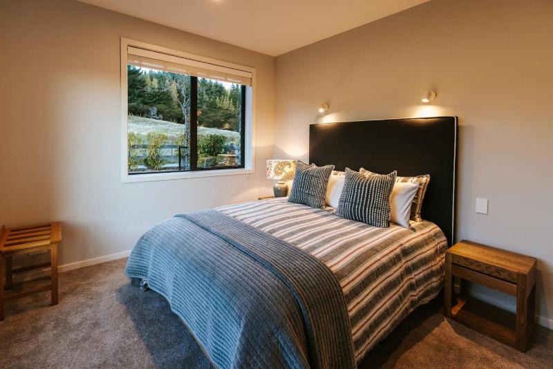Te Moana - Lake Views - Sleeps 7 - Wanaka - image 15