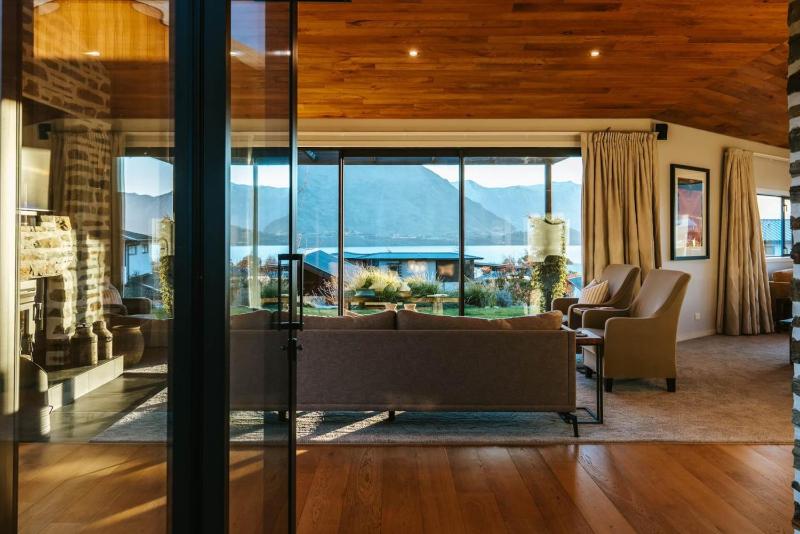 Te Moana - Stunning Lake Views - Fire - Sleeps 7 - image 18