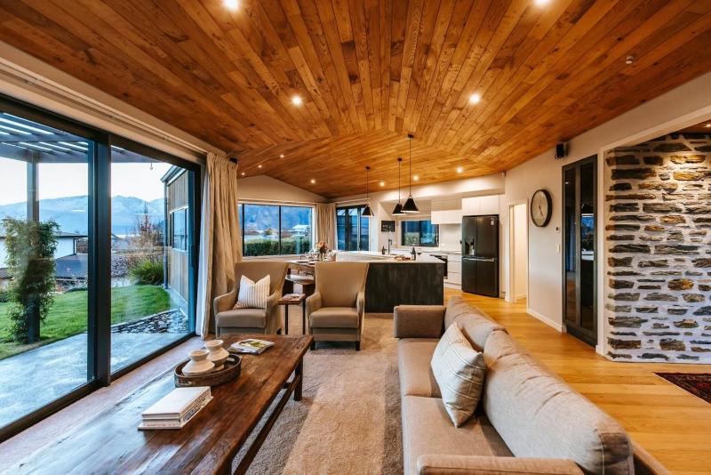 Te Moana - Lake Views - Sleeps 7 - Wanaka - image 8