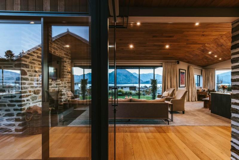 Te Moana - Lake Views - Sleeps 7 - Wanaka - image 25