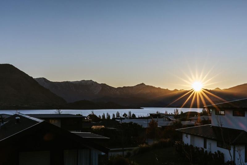 Te Moana - Lake Views - Sleeps 7 - Wanaka - image 18