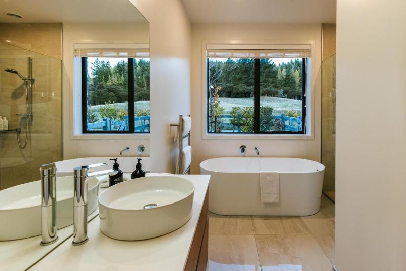 Te Moana - Lake Views - Sleeps 7 - Wanaka - image 19