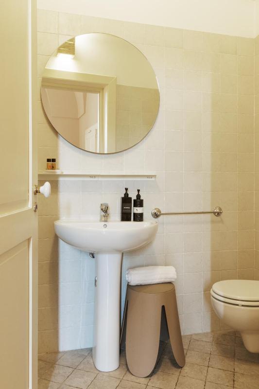Double Room image 3