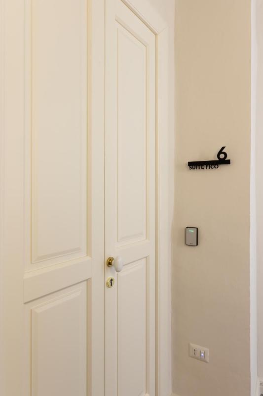 One-Bedroom Suite image 3