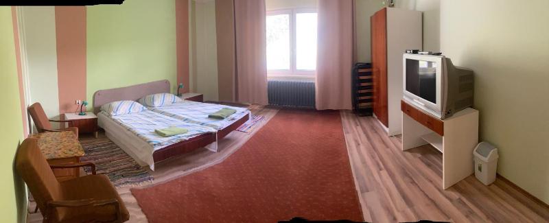Double Room with Shared Bathroom image 4