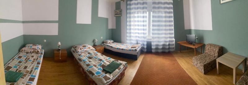 Triple Room with Shared Bathroom image 4