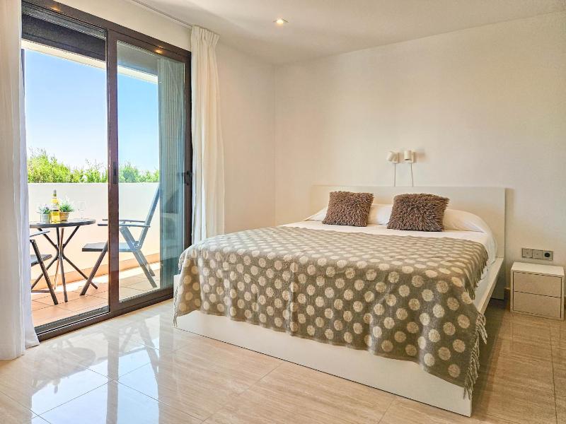 3 bedroom townhouse with private pool - image 34